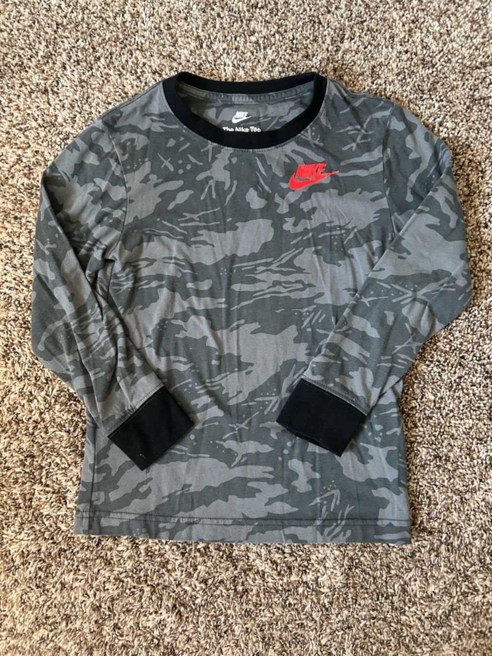Nike Kids Long Sleeve Camo Tee in Gray & Black with Red Logo